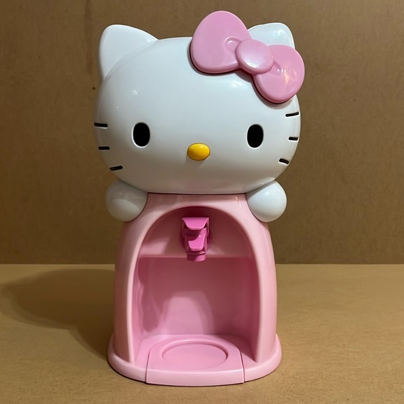 Hello Kitty Water Dispenser - Picture 2 of 11